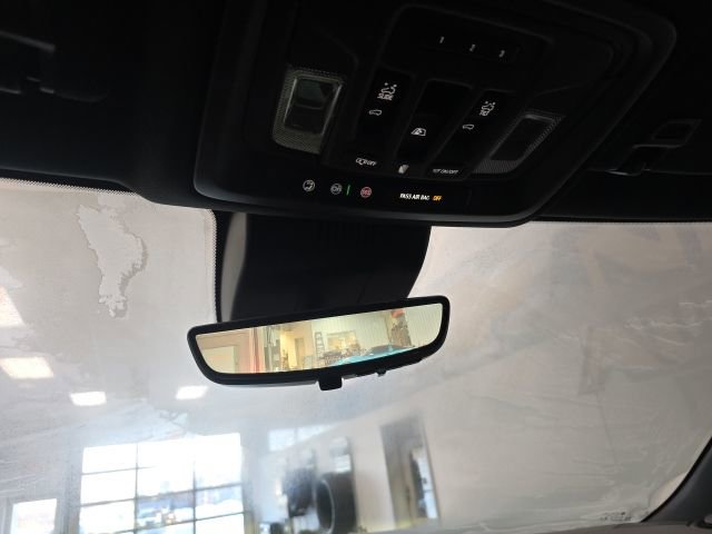 Used 2025 Chevrolet Silverado 1500 ZR2 w/ Technology Package image 25