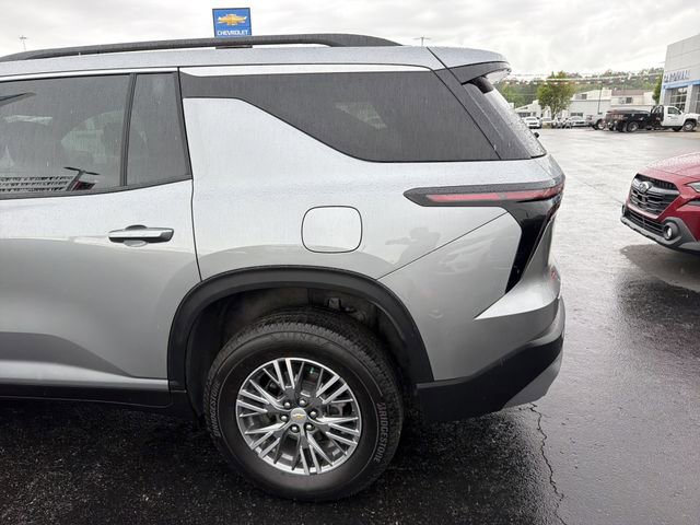 Used 2025 Chevrolet Traverse LT w/ Driver Confidence Package FWD image 7