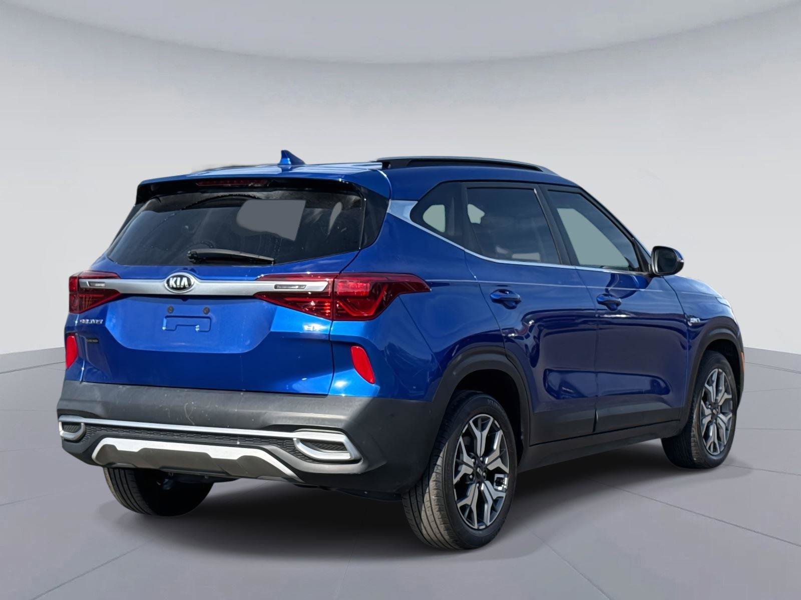 Used 2021 Kia Seltos EX image 3