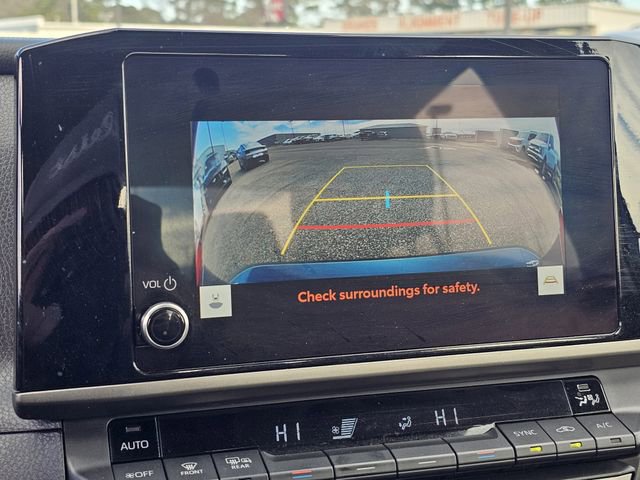 Used 2025 Toyota Camry LE w/ Convenience Package image 10