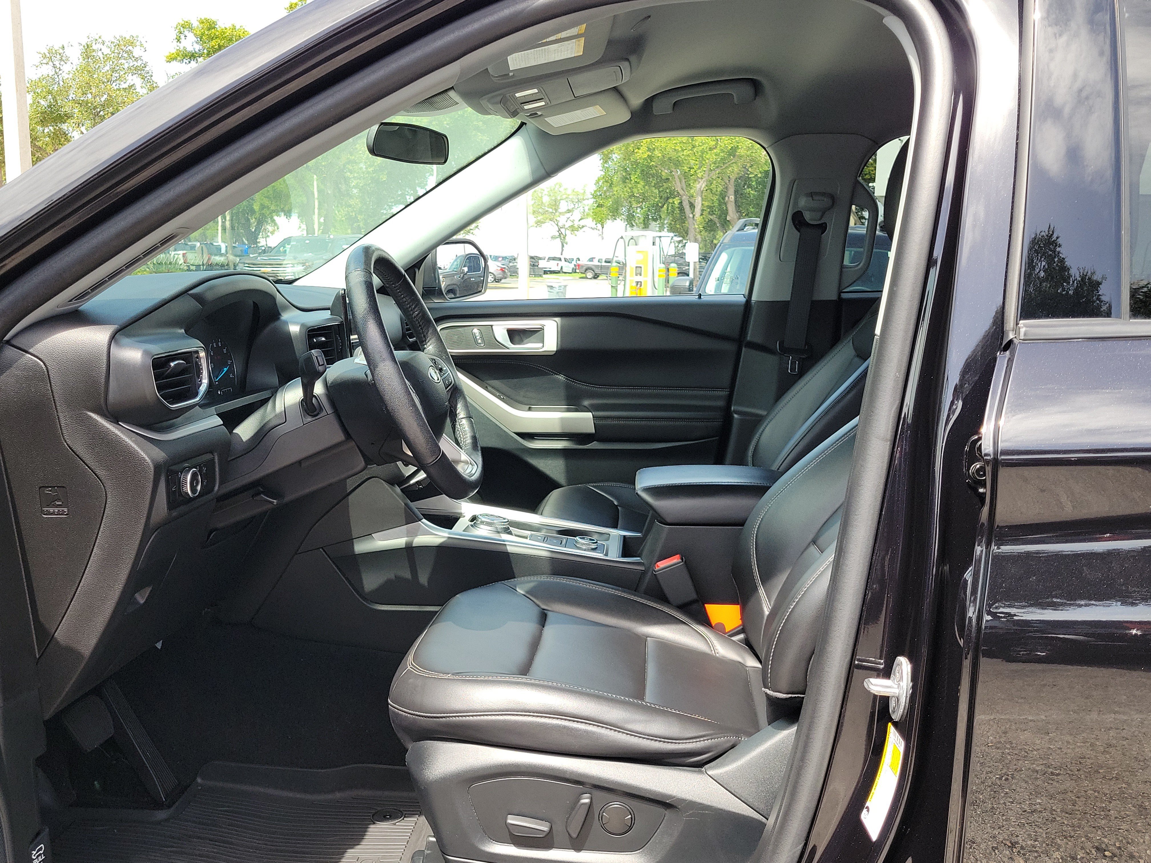 Certified 2023 Ford Explorer XLT w/ Equipment Group 202A AWD/4WD image 22