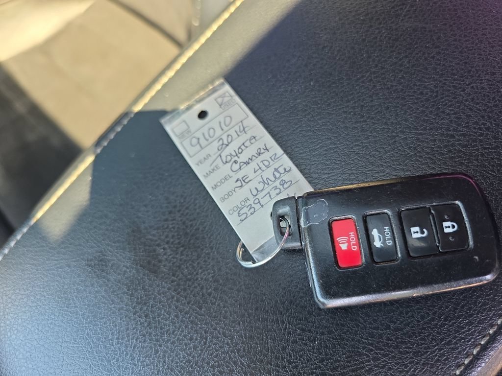 Used 2014 Toyota Camry SE w/ Leather Package FWD image 31