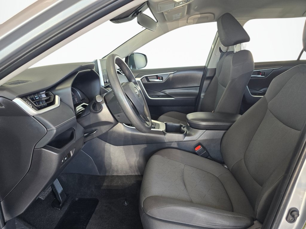 Used 2025 Toyota RAV4 XLE AWD/4WD image 18