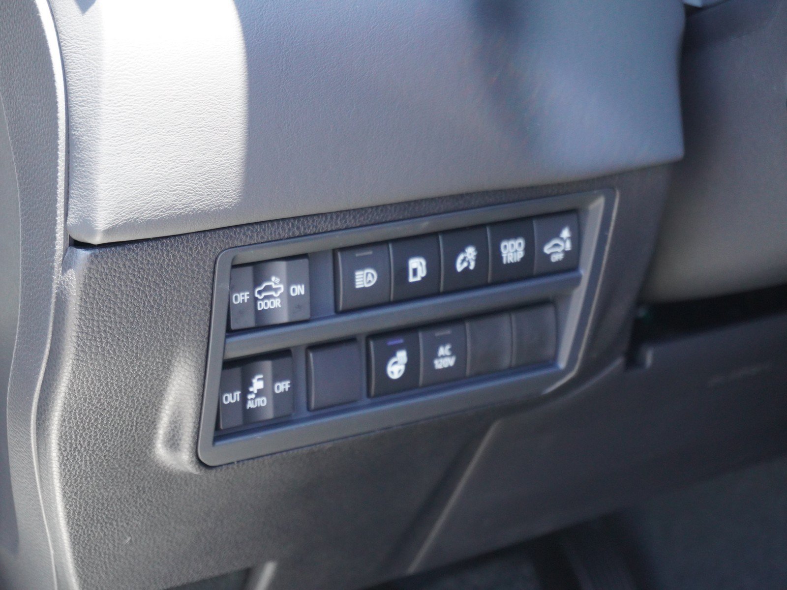 New 2026 Toyota Tundra Platinum AWD/4WD image 25
