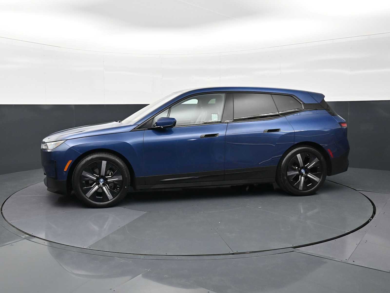 Certified 2023 BMW iX xDrive50 w/ Premium Package AWD/4WD image 8
