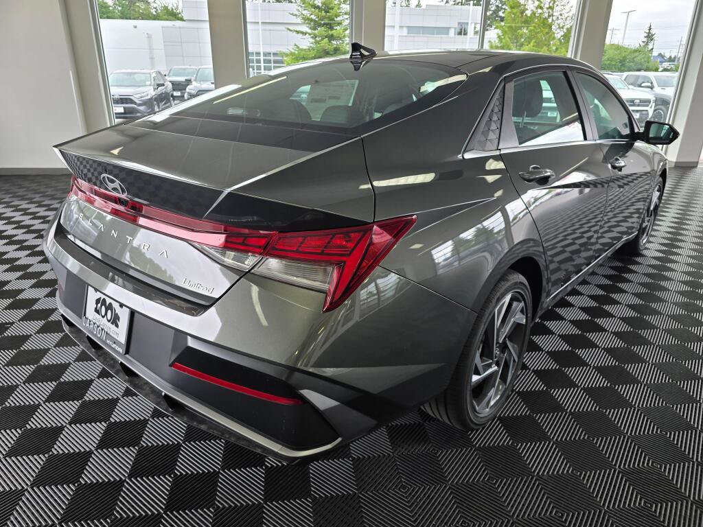 New 2026 Hyundai Elantra Limited FWD image 3