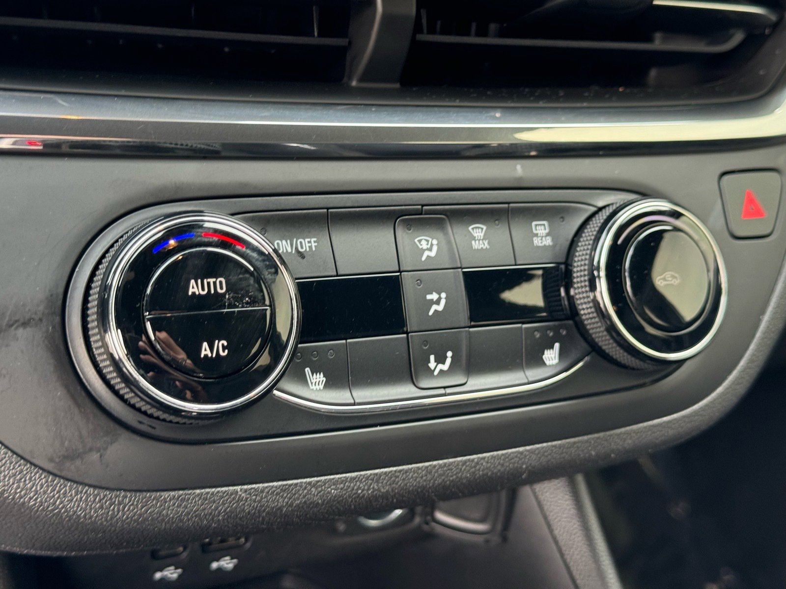 Used 2025 Buick Envista Preferred w/ Convenience I Package image 27