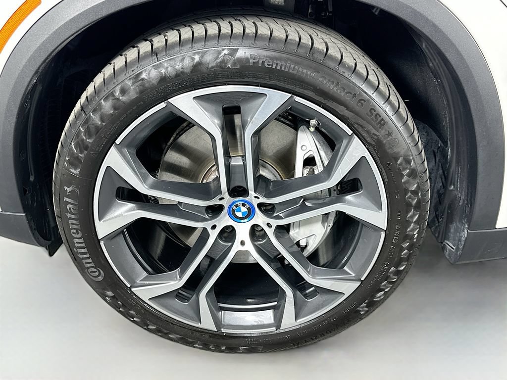 Used 2025 BMW X5 xDrive50e w/ Executive Package AWD/4WD image 32