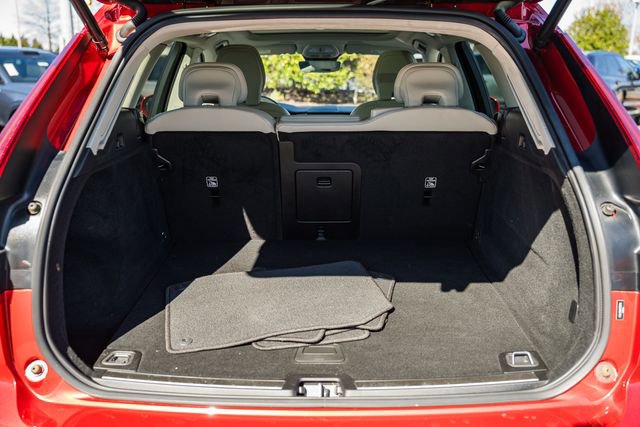 Certified 2023 Volvo XC60 B5 Plus w/ Climate Package image 9