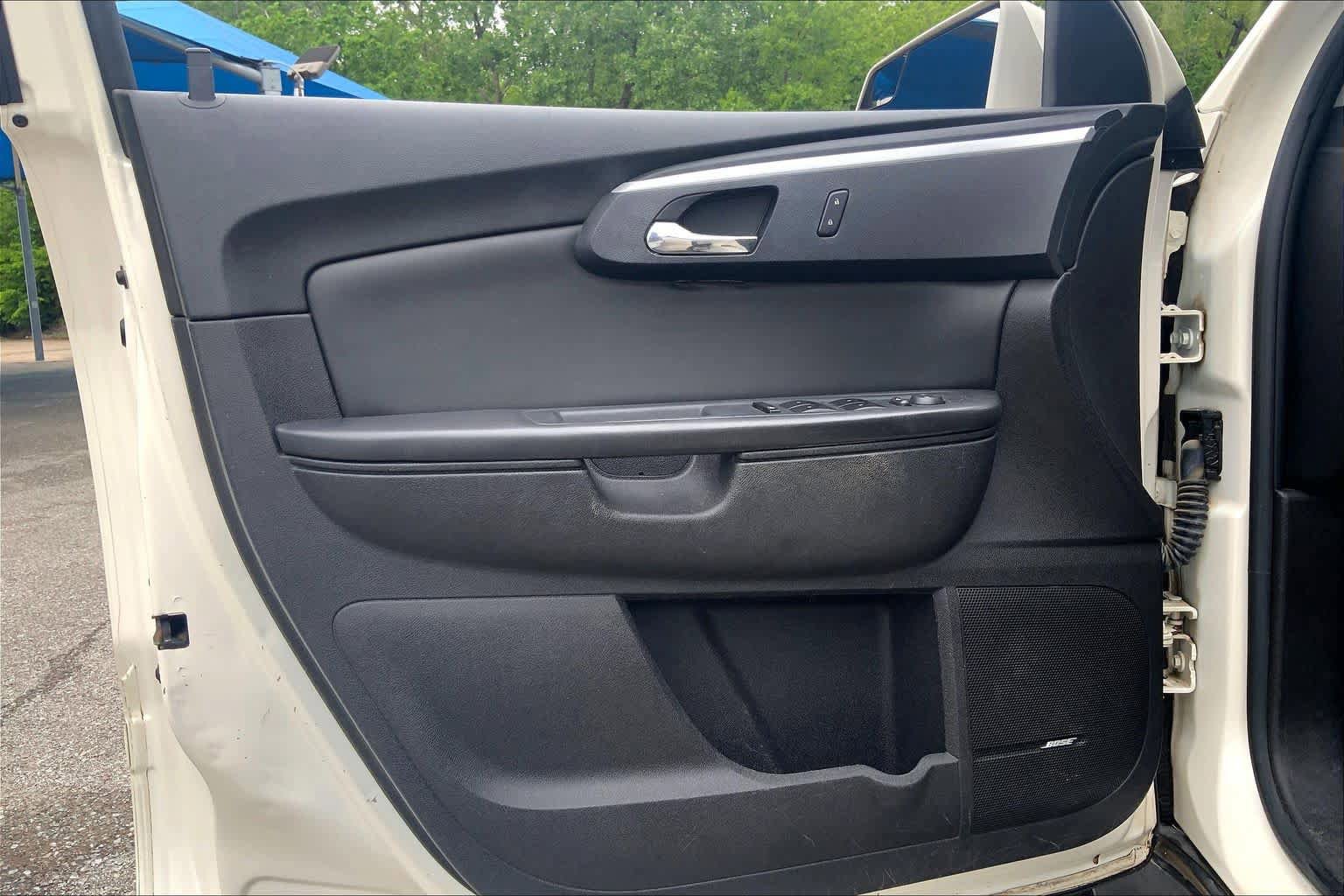 Used 2011 Chevrolet Traverse LT w/ White Premiere Package FWD image 21