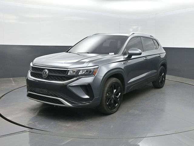 Used 2022 Volkswagen Taos SE w/ Panoramic Sunroof Package AWD/4WD image 1
