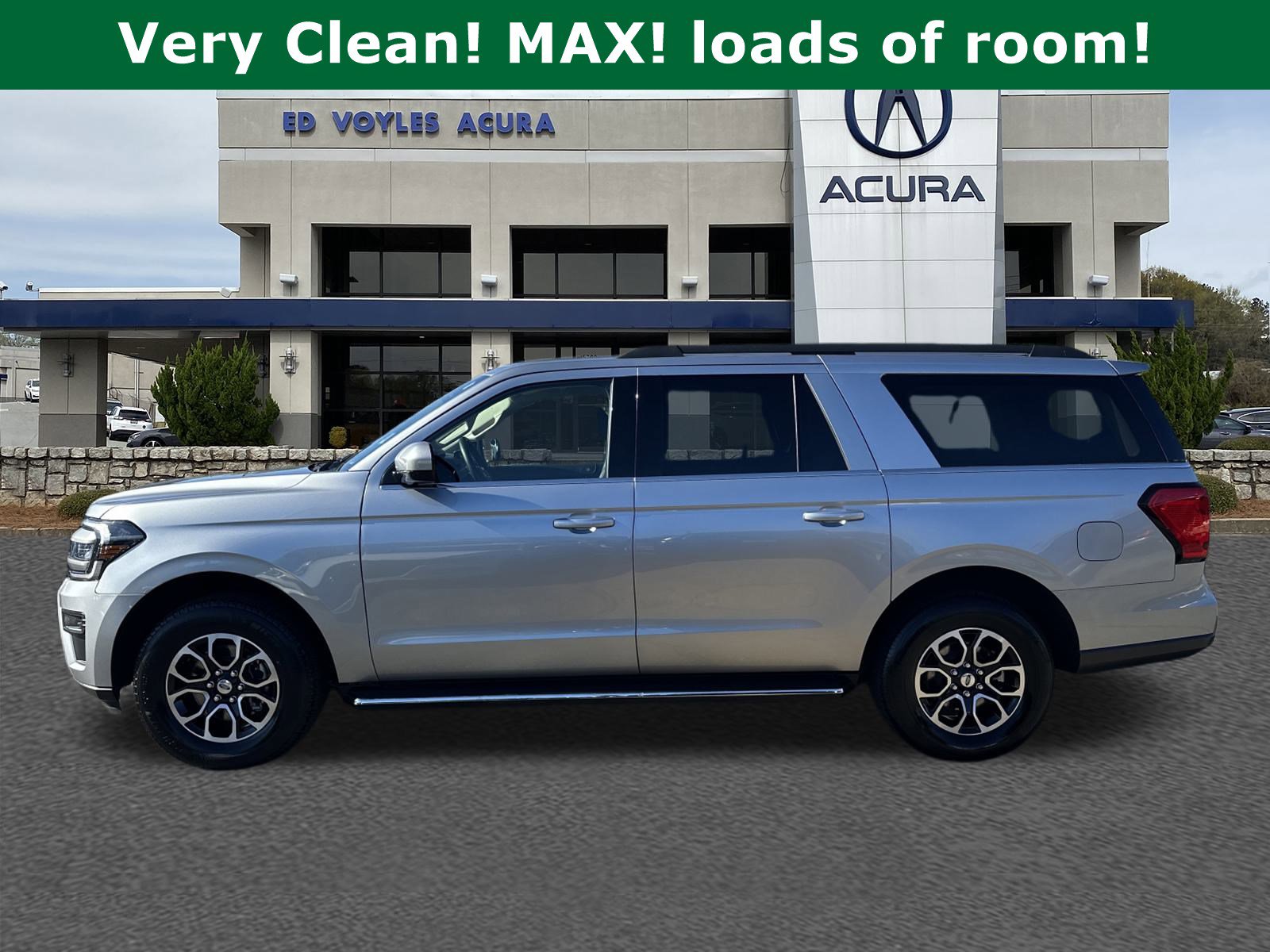 Used 2023 Ford Expedition Max XLT image 8