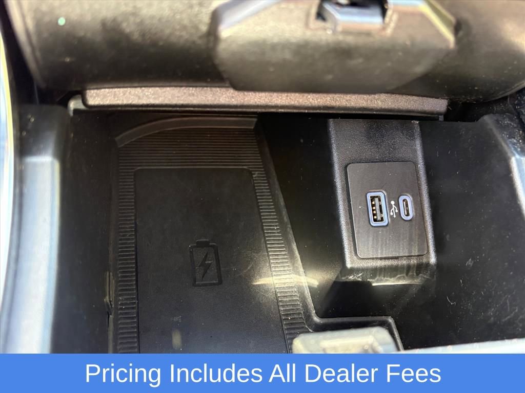 Used 2020 Ford Edge Titanium w/ Equipment Group 301A AWD/4WD image 16