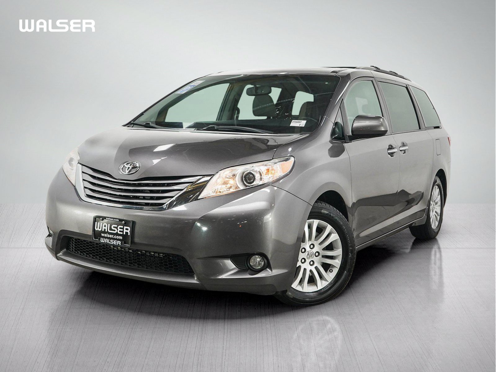 Used 2016 Toyota Sienna XLE FWD image 1
