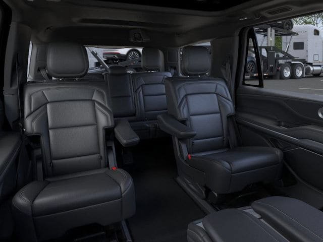 New 2026 Lincoln Navigator Reserve w/ Jet Appearance Package AWD/4WD image 10