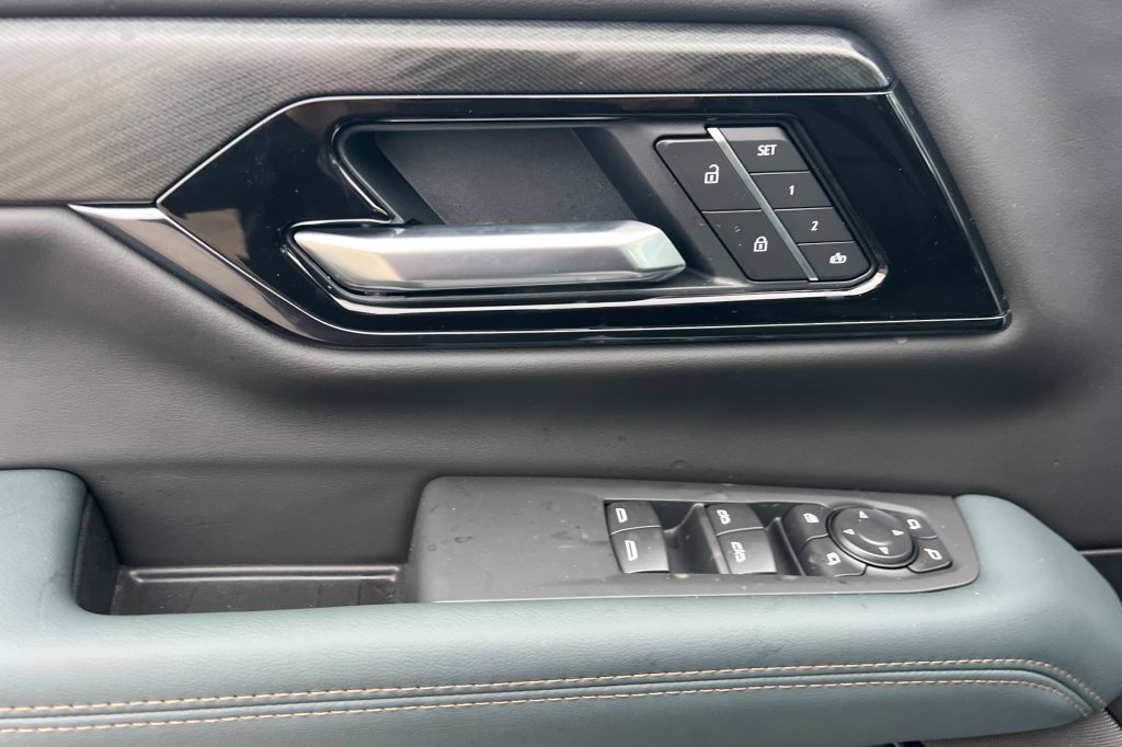 New 2026 GMC Yukon XL AT4 w/ AT4 Premium Plus Package image 8