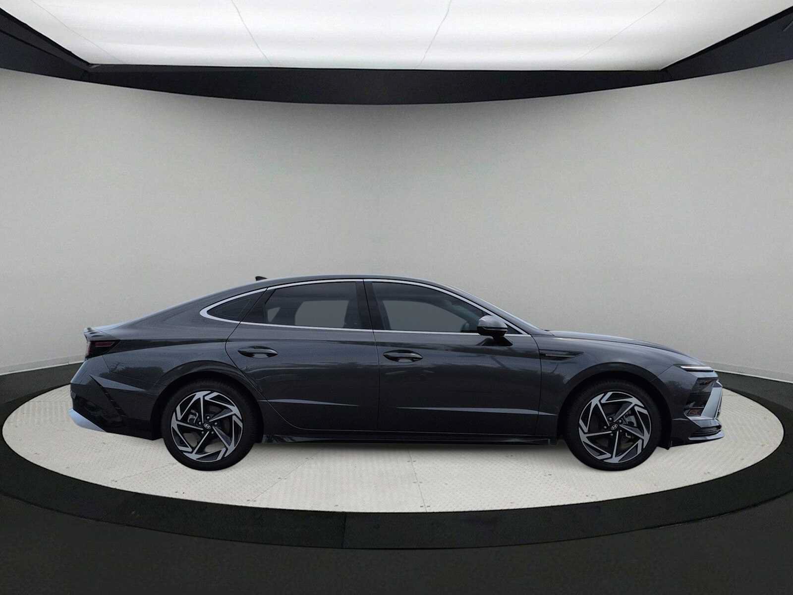 Used 2025 Hyundai Sonata SEL FWD image 9