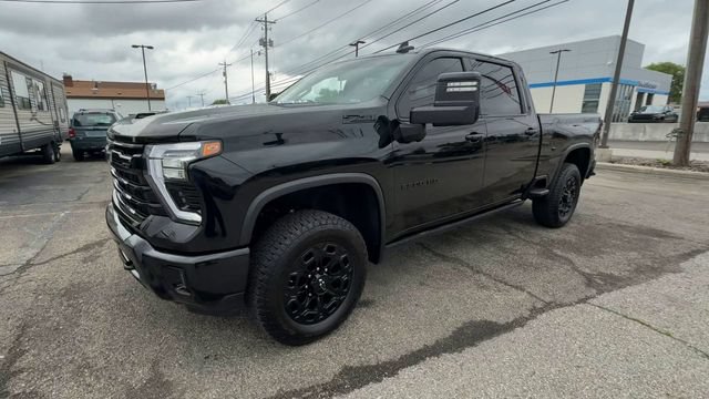 Used 2024 Chevrolet Silverado 2500 LTZ w/ LTZ Plus Package AWD/4WD image 4