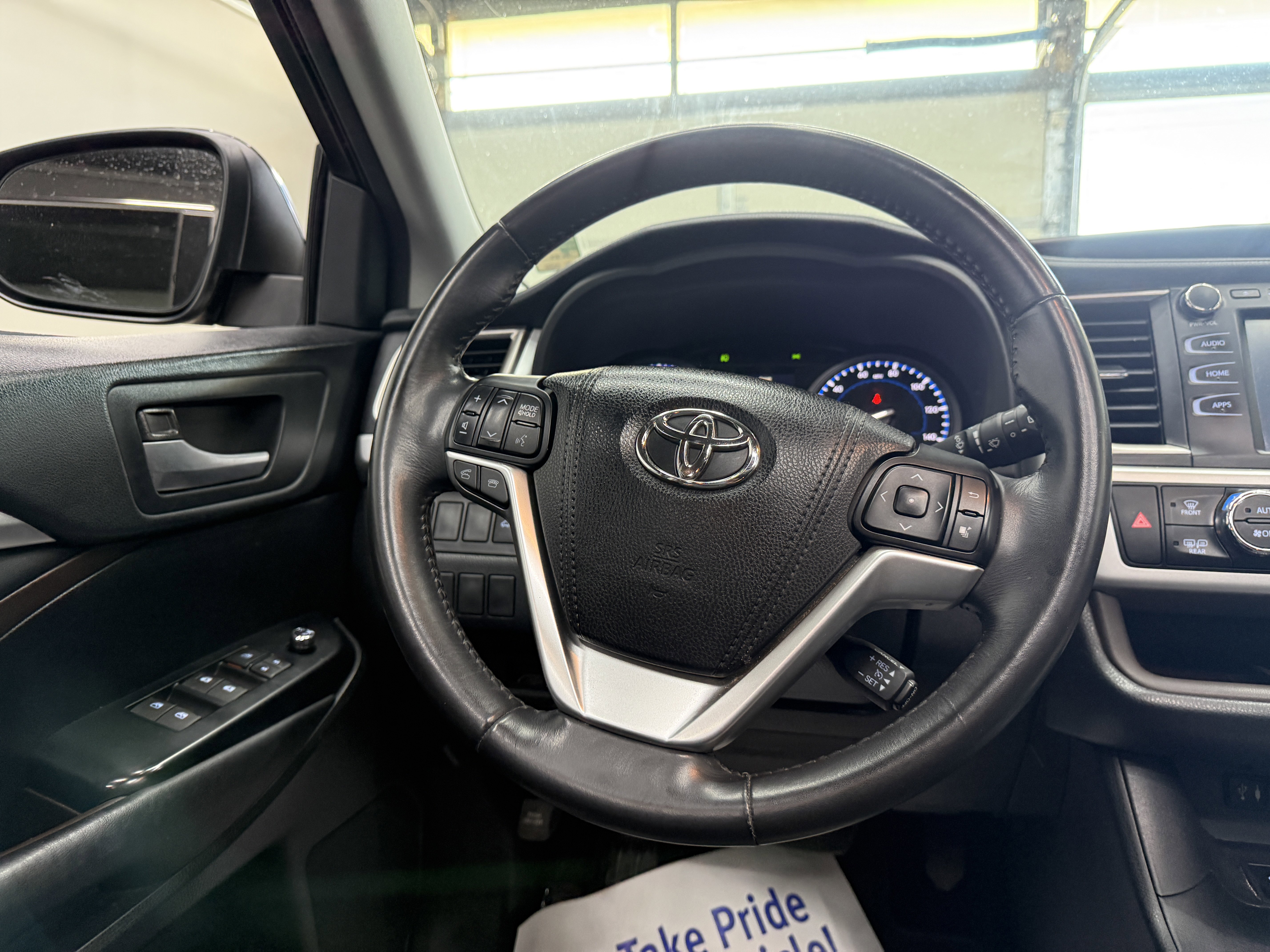 Used 2015 Toyota Highlander XLE AWD/4WD image 9