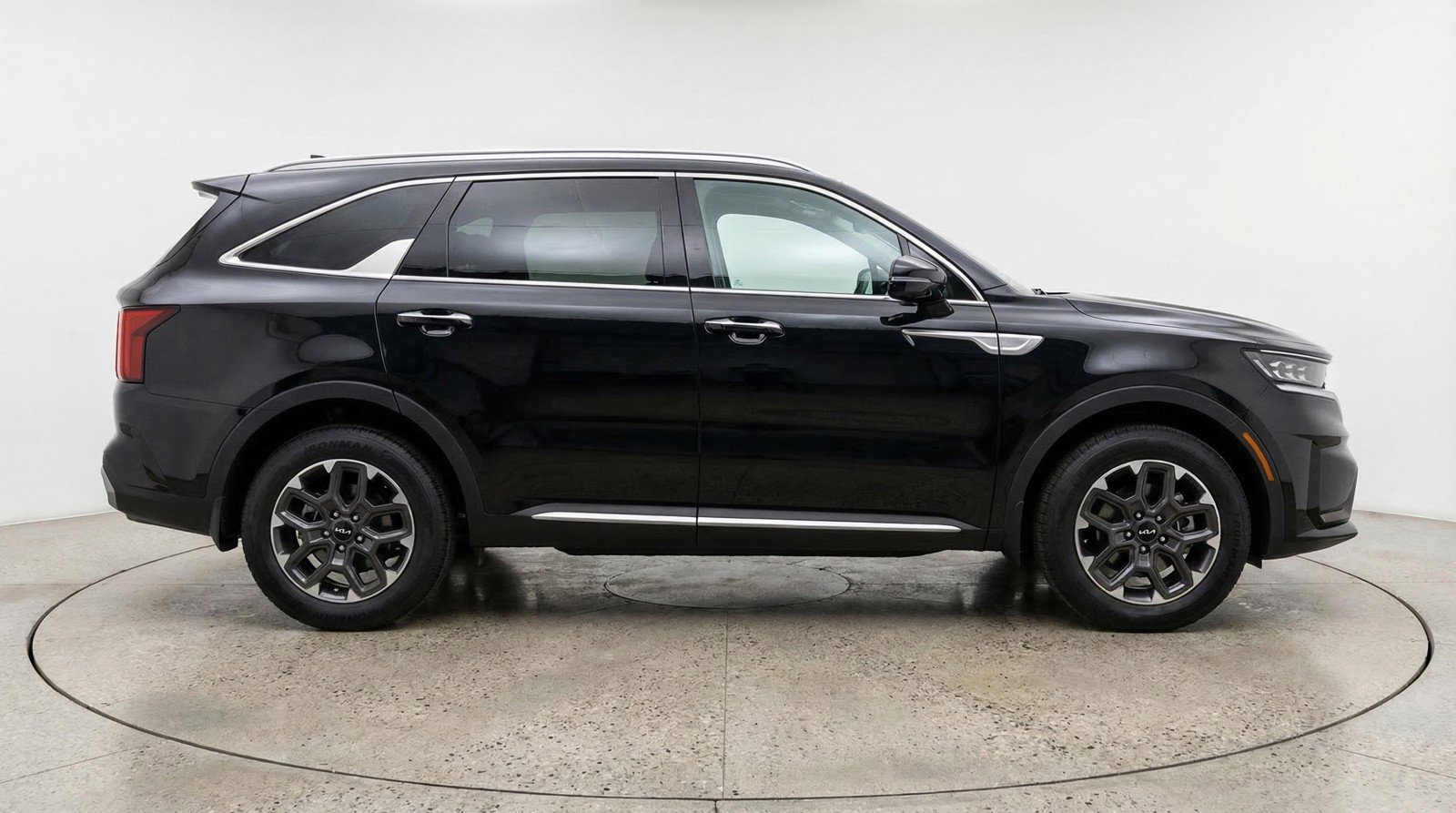 Used 2024 Kia Sorento S image 11