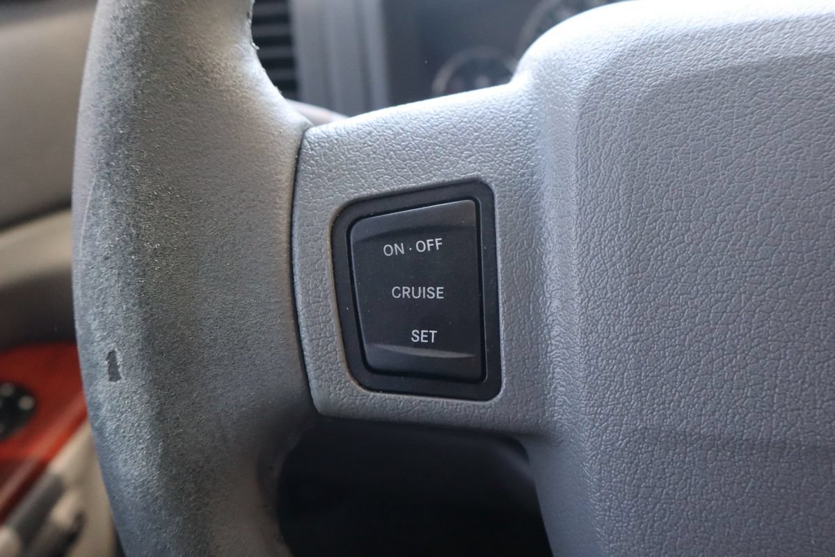 Used 2007 Jeep Grand Cherokee Limited w/ Trailer Tow Group IV AWD/4WD image 28