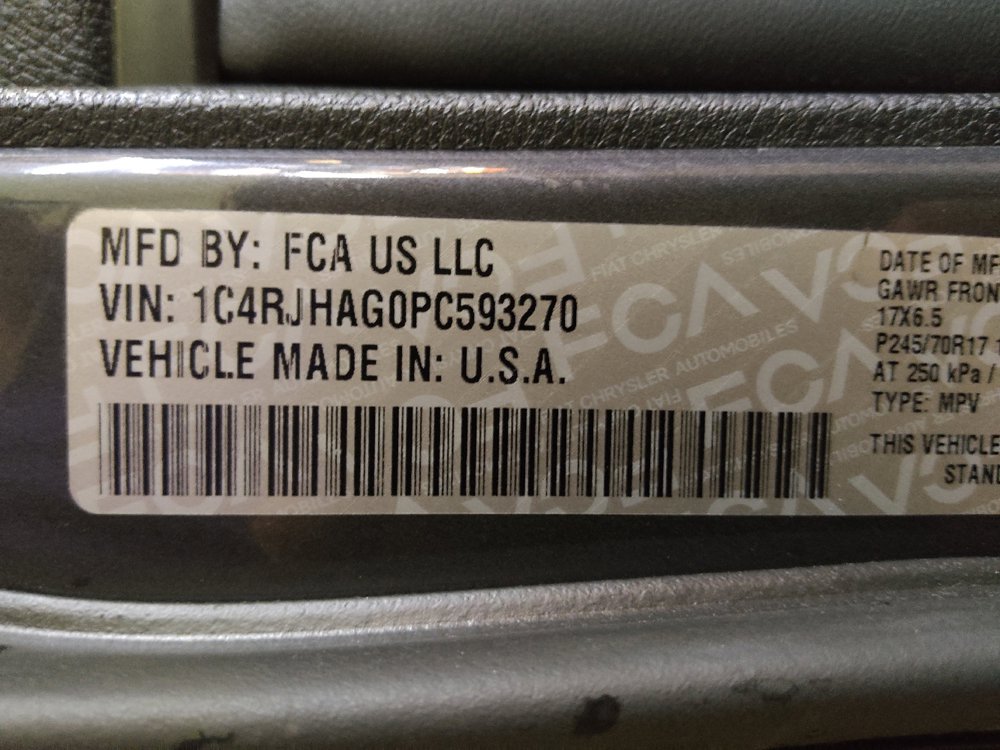 Used 2023 Jeep Grand Cherokee Laredo AWD/4WD image 33