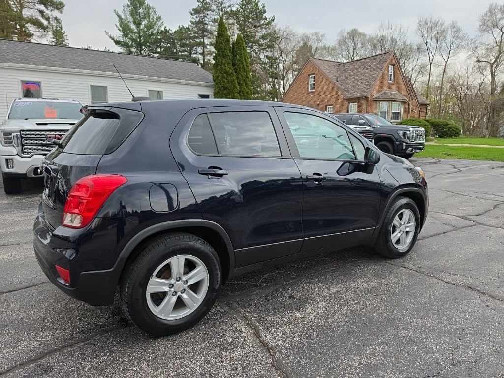 Used 2021 Chevrolet Trax LS w/ Tint and Cruise Package FWD image 5