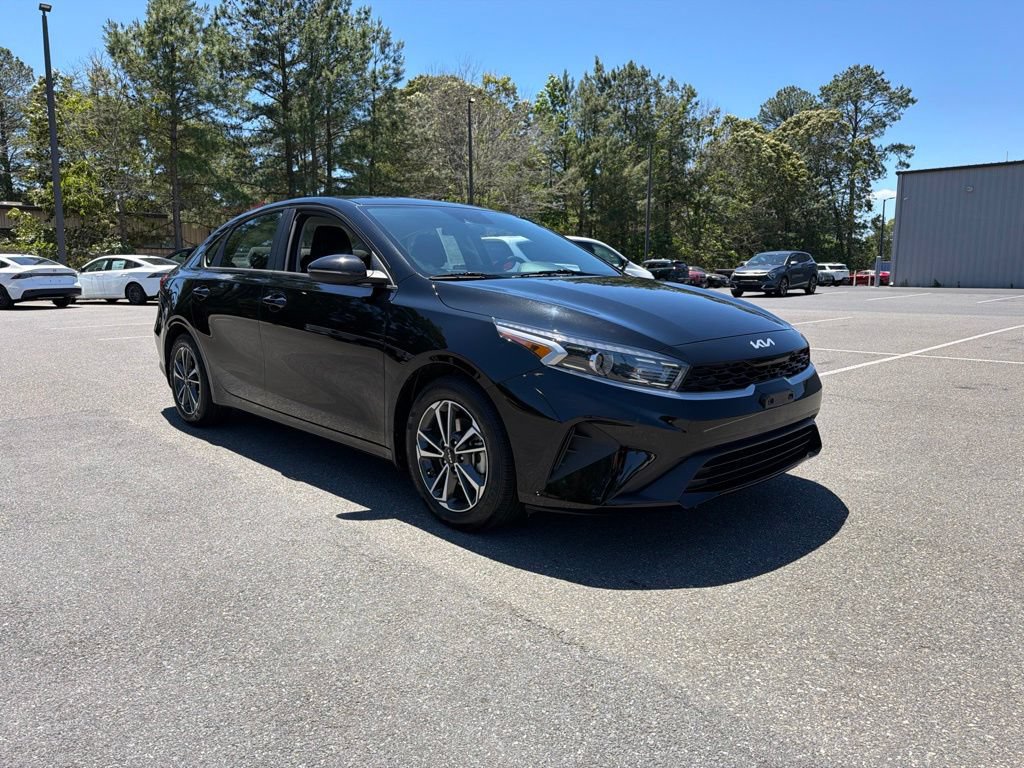 Used 2023 Kia Forte LXS w/ LXS Technology Package FWD image 3