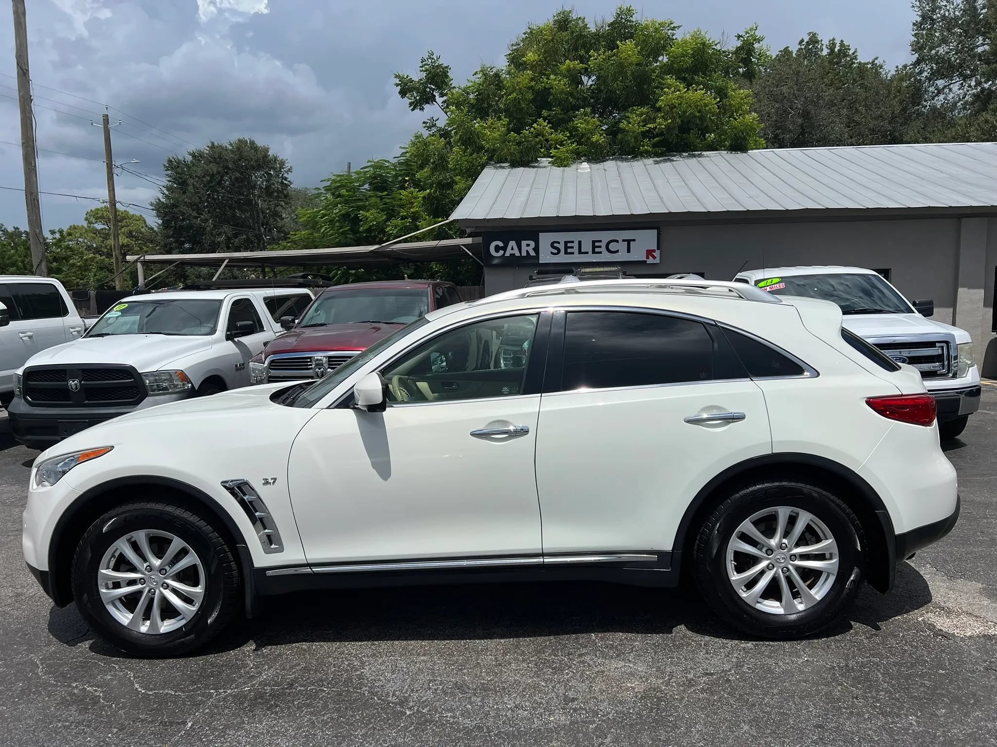 Used 2014 INFINITI QX70 AWD w/ Premium Package image 8
