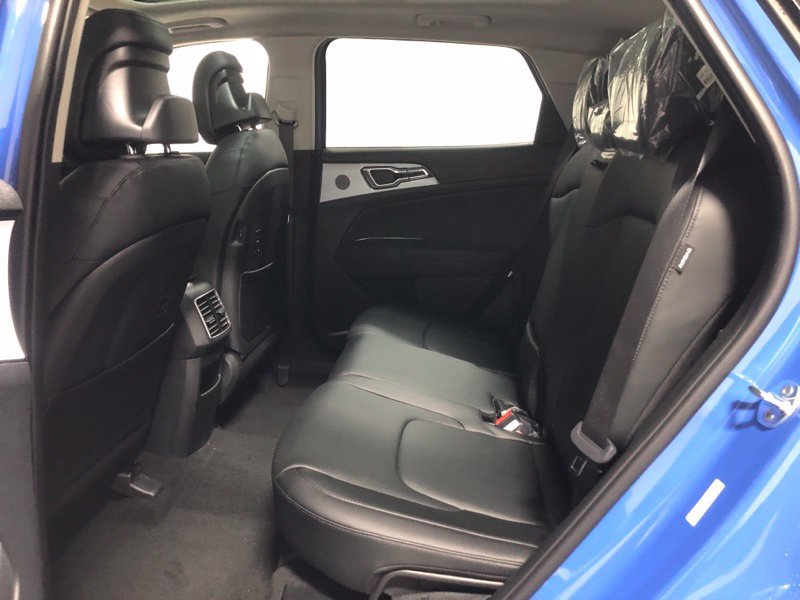 New 2026 Kia Sportage EX w/ EX Panorama Roof Package FWD image 16