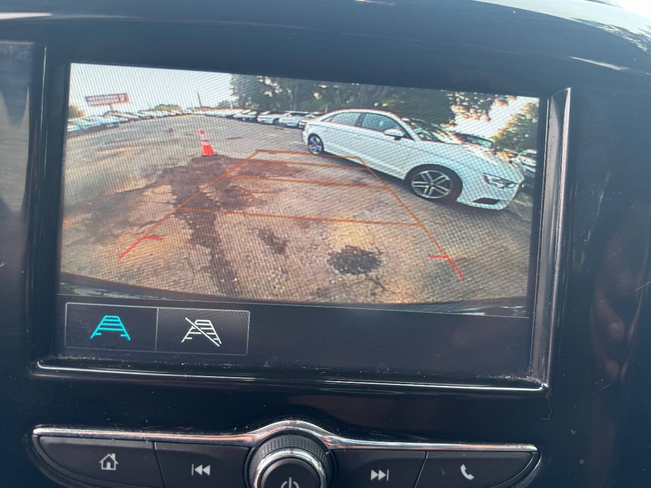 Used 2019 Chevrolet Traverse LS FWD image 18