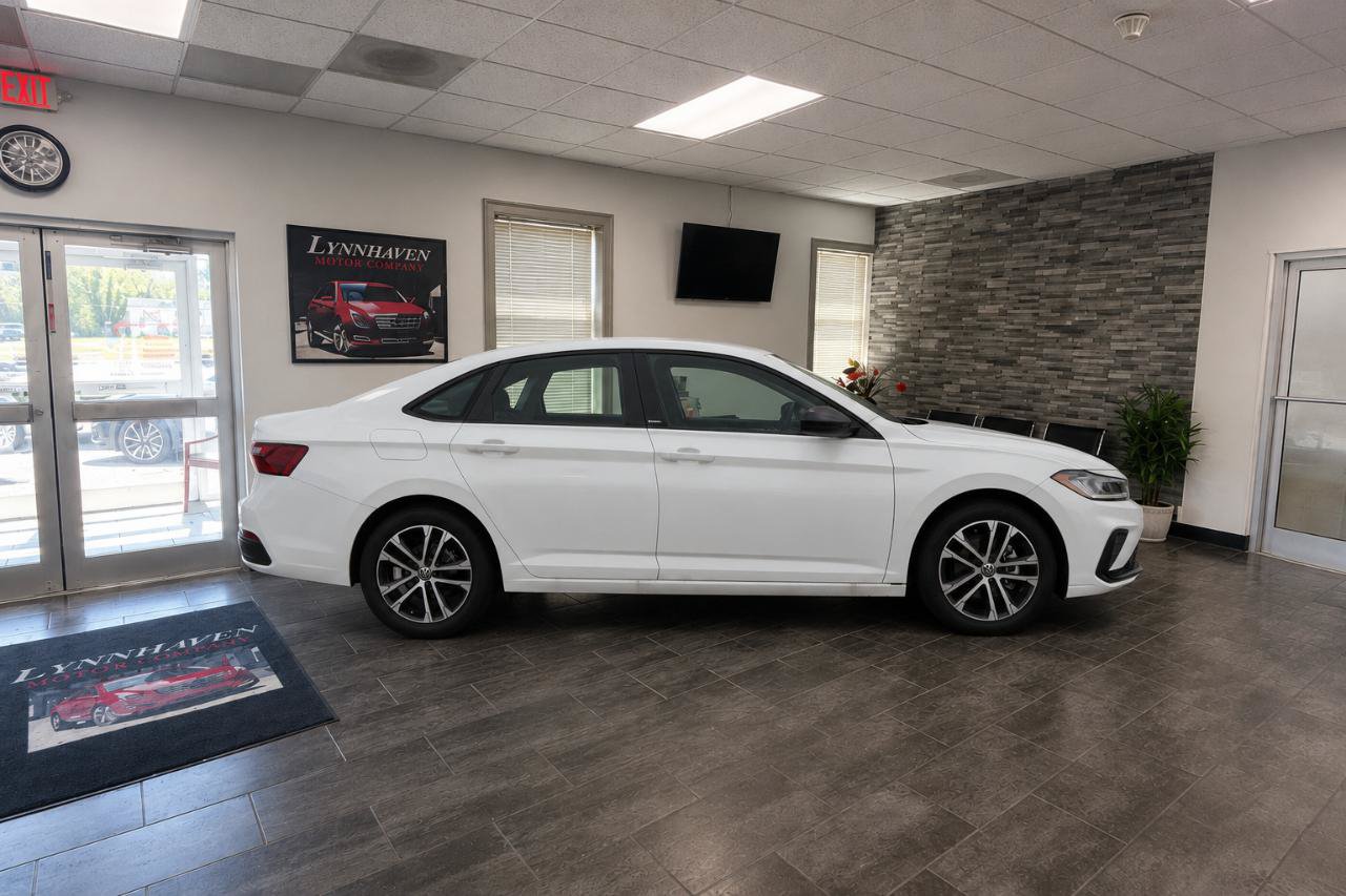 Used 2025 Volkswagen Jetta Sport FWD image 6