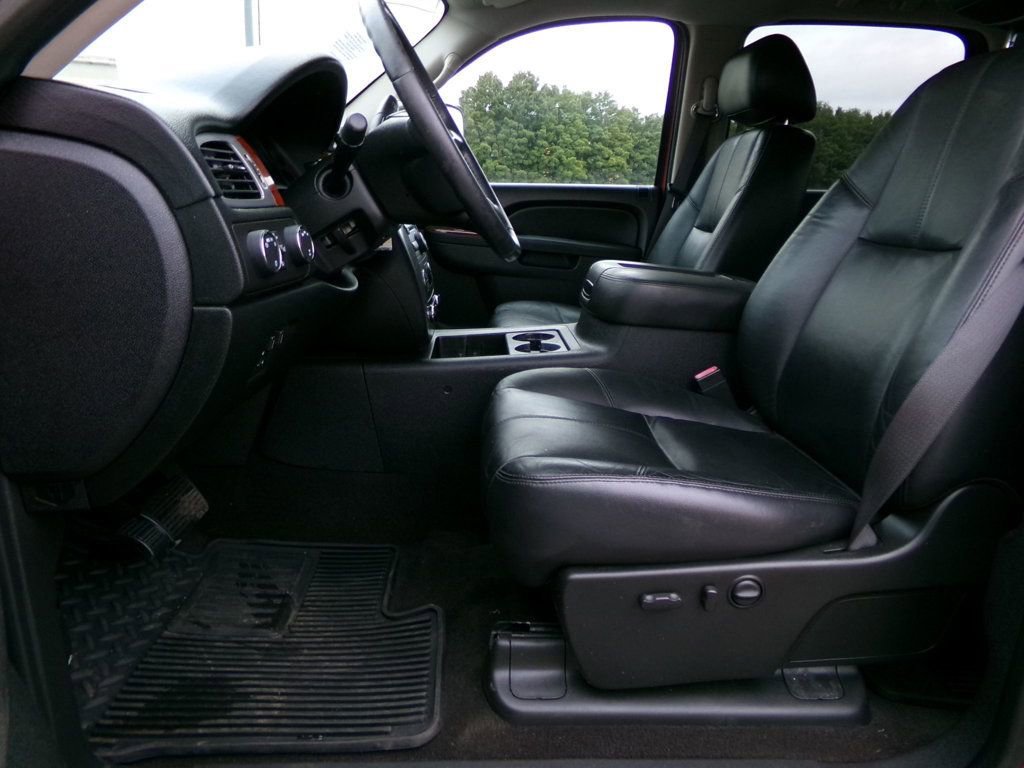 Used 2011 GMC Sierra 3500 SLT w/ SLT Convenience Package image 10