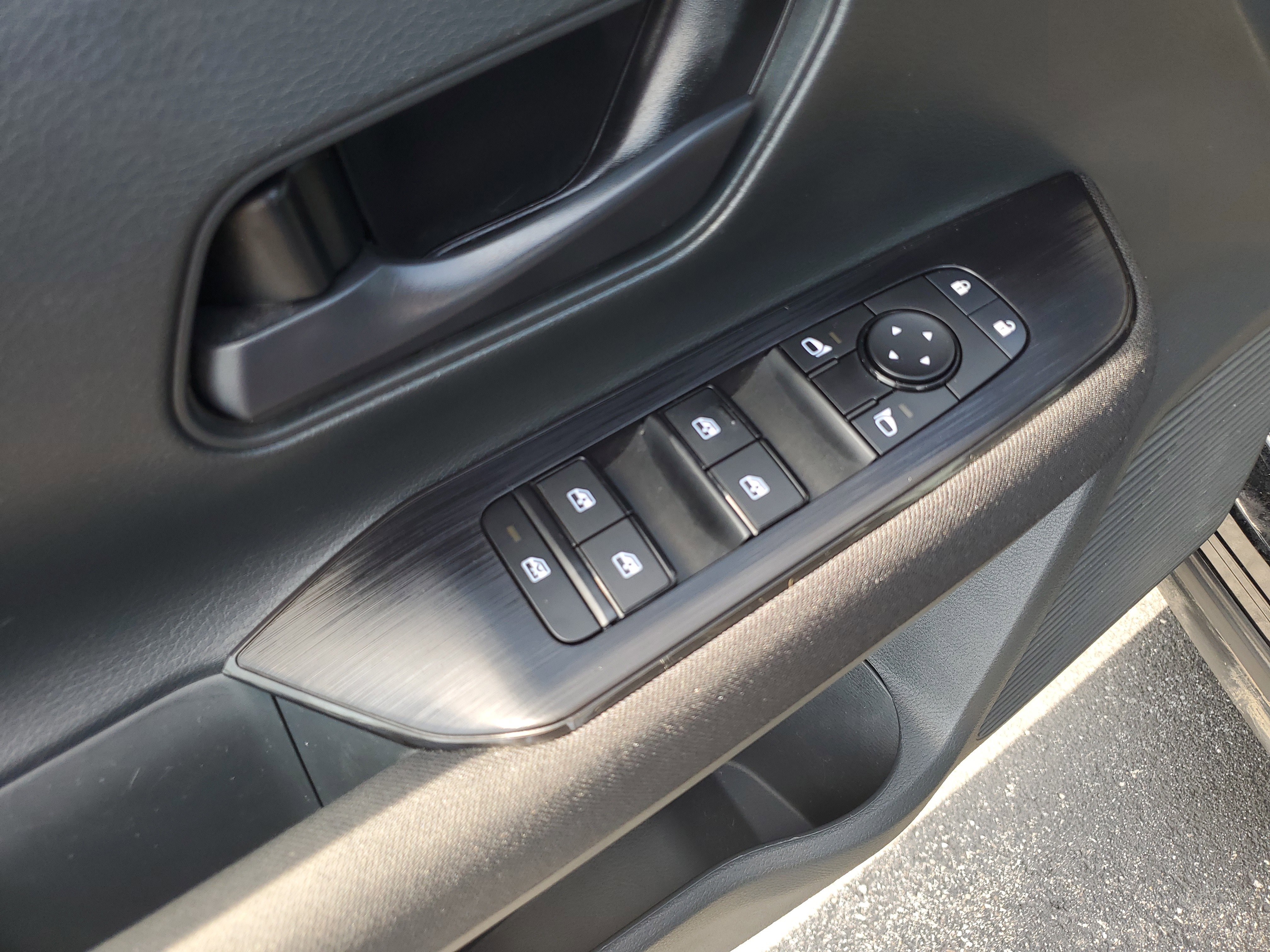 Used 2025 Nissan Kicks S AWD/4WD image 19