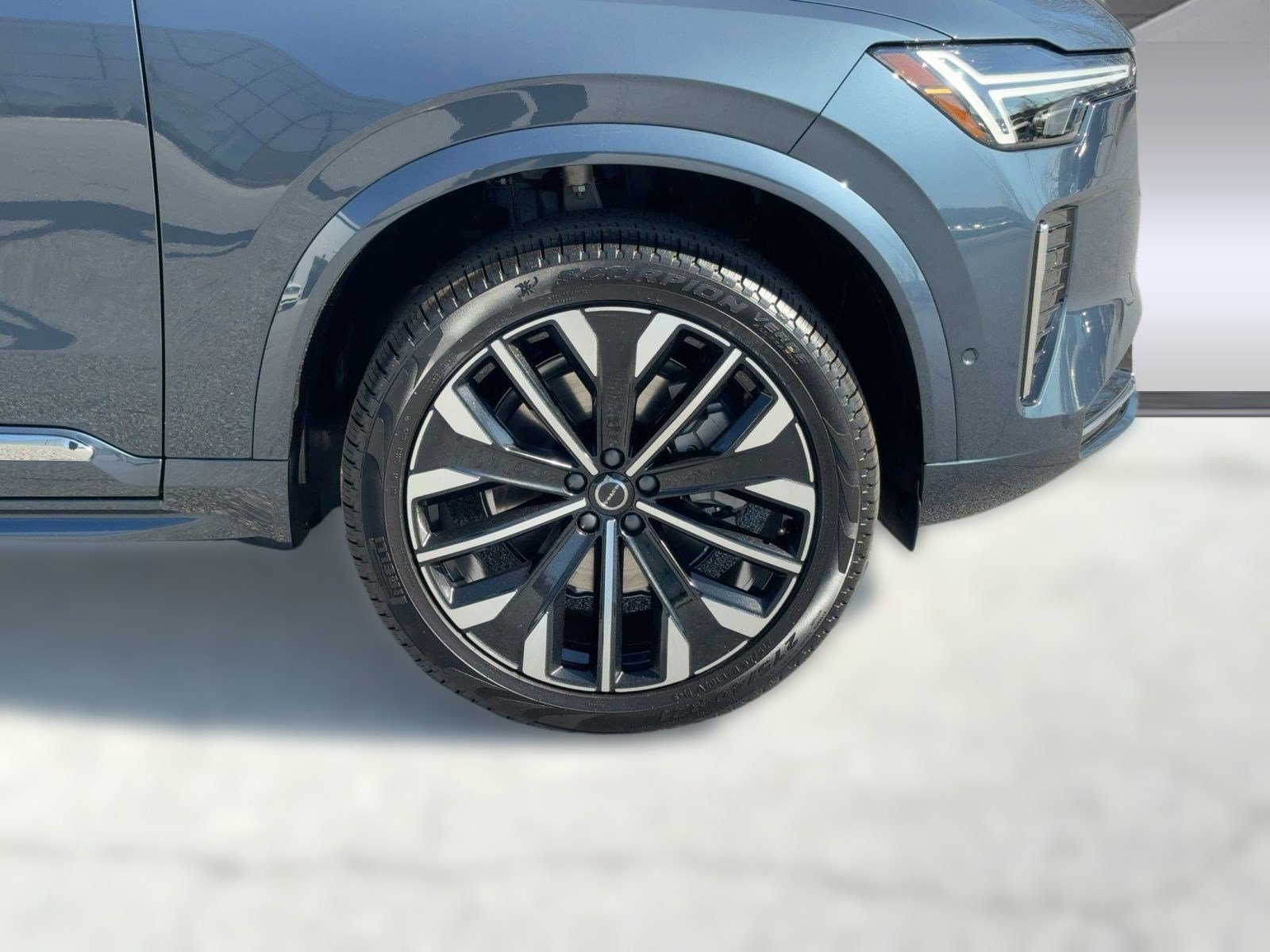 New 2026 Volvo XC90 B6 Ultra w/ Protection Package image 11