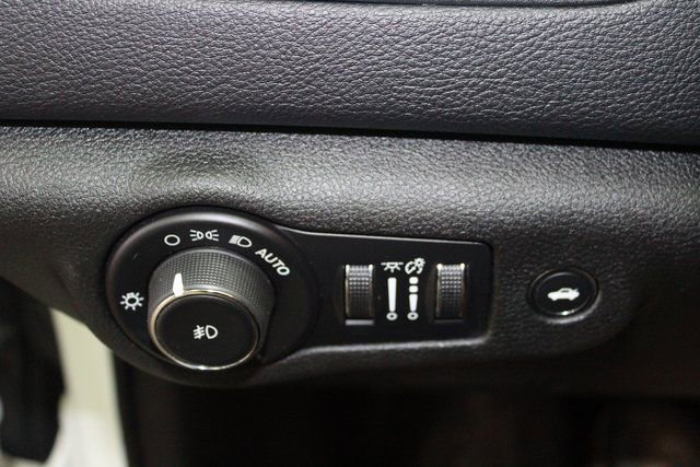 Used 2015 Chrysler 200 C w/ Sun/Sound Group FWD image 17