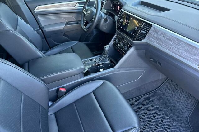 Certified 2023 Volkswagen Atlas Cross Sport SE w/ Black Wheel Package image 16