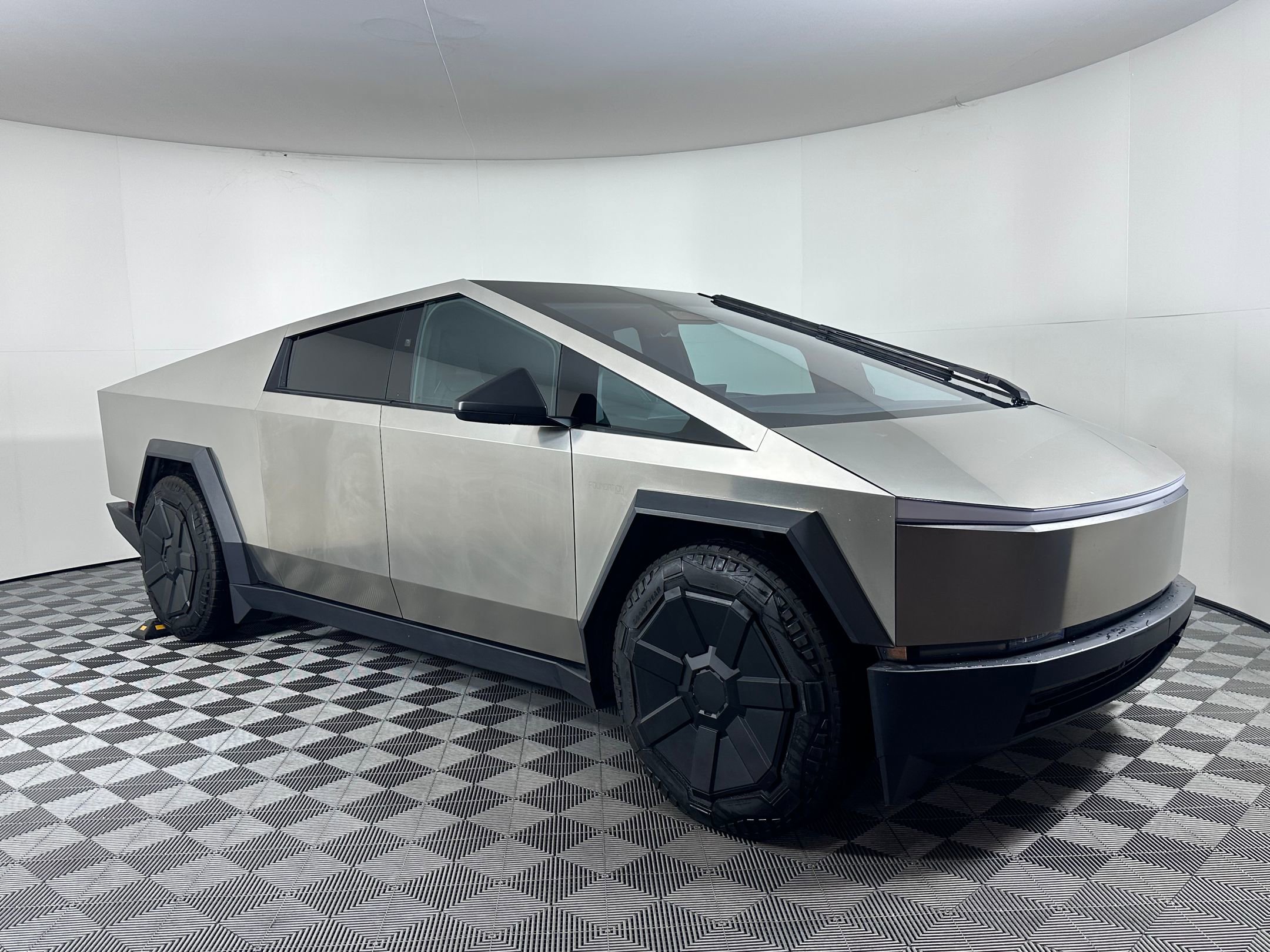 Used 2024 Tesla Cybertruck AWD Crew Cab image 6