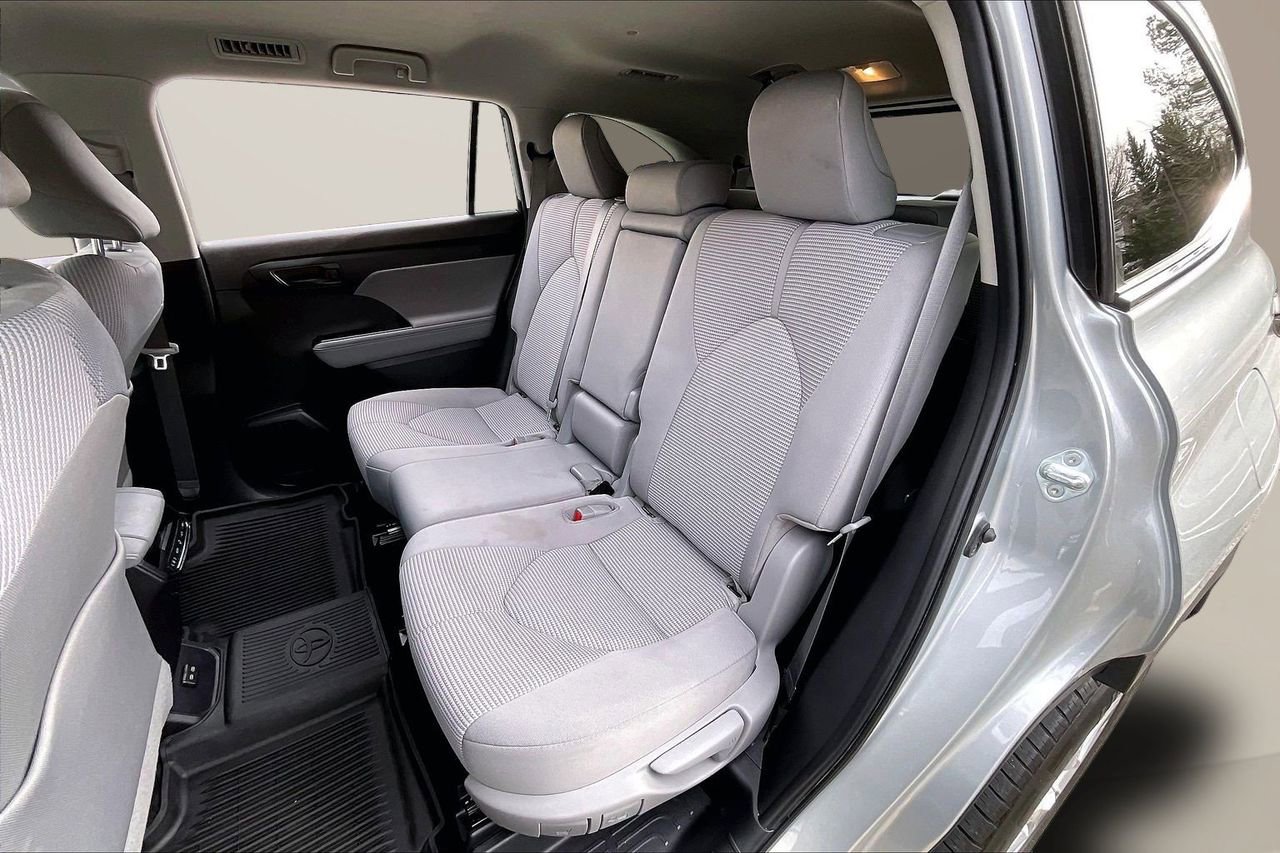 Used 2023 Toyota Highlander LE image 23