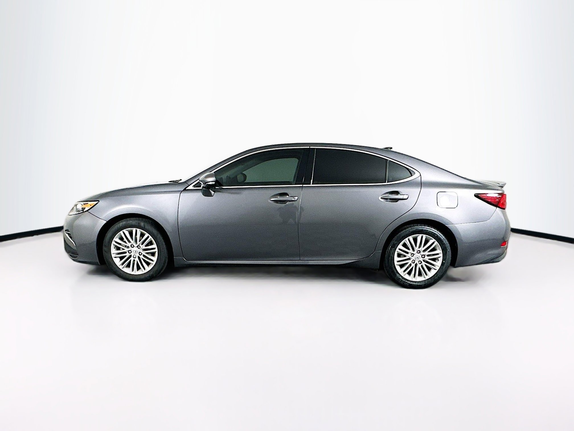 Used 2016 Lexus ES 350 w/ Navigation System Package FWD image 4