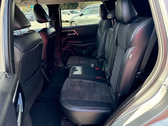 Used 2024 Mitsubishi Outlander SE image 17