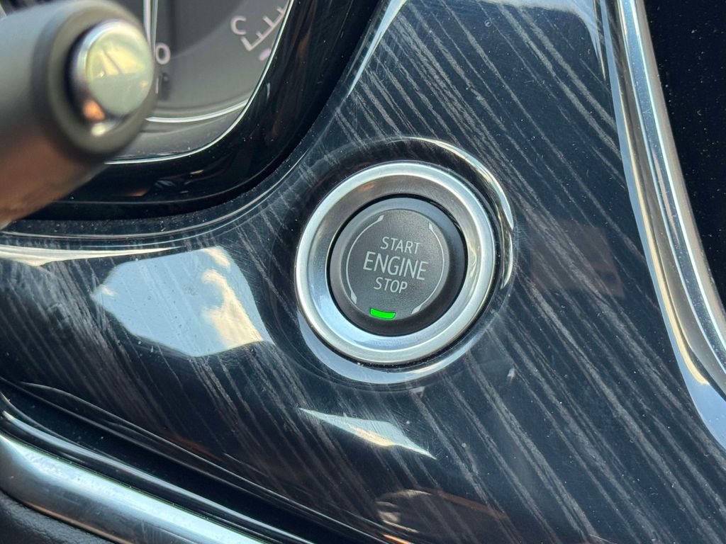 Used 2023 Cadillac XT6 Premium Luxury w/ Technology Package image 30