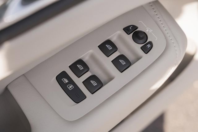 New 2026 Volvo XC60 T8 Ultra w/ Protection Package Premier image 39