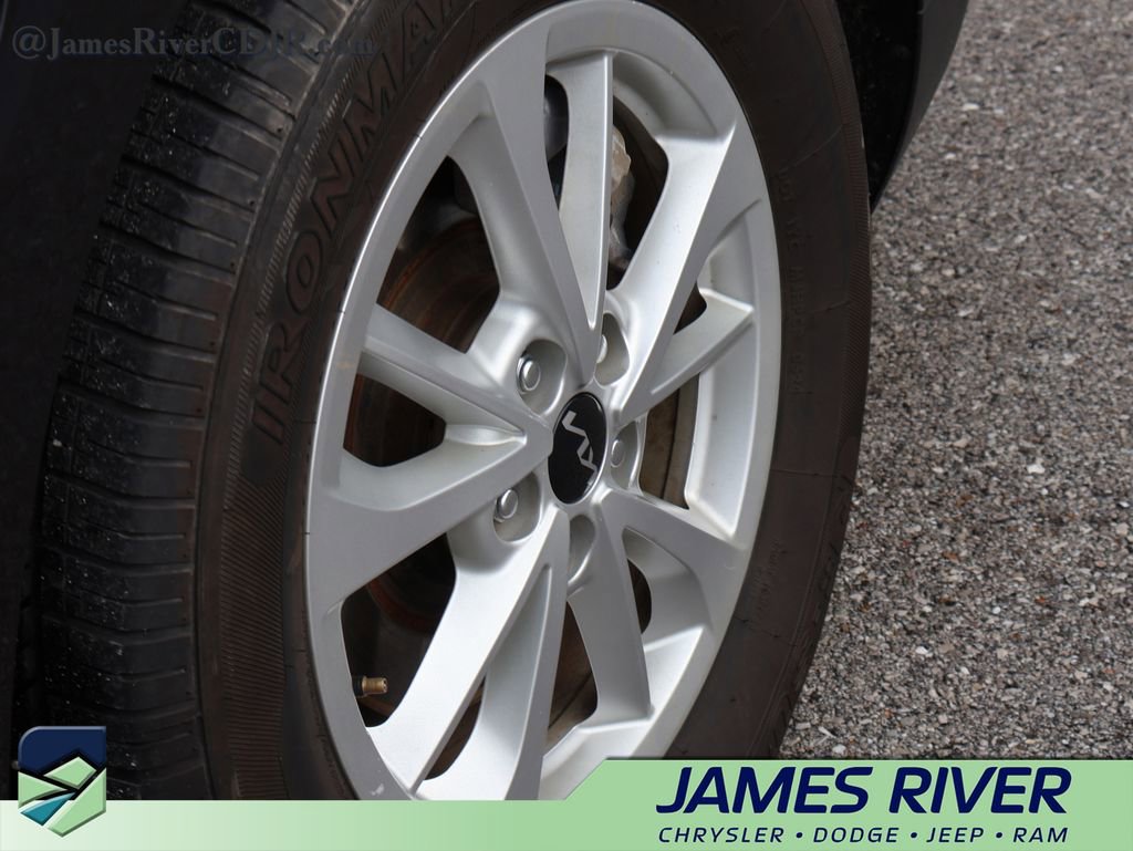 Used 2023 Kia Carnival LX image 37