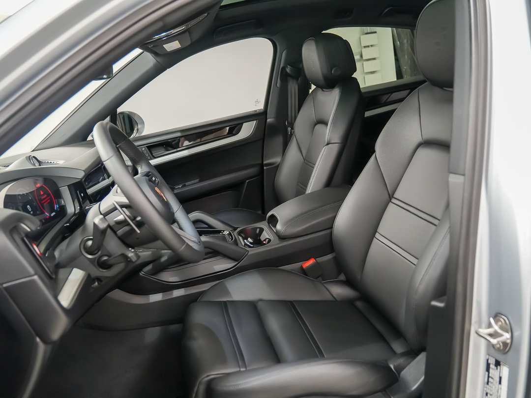 Certified 2026 Porsche Cayenne S AWD/4WD image 5