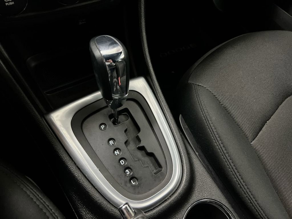 Used 2013 Dodge Avenger SE image 4