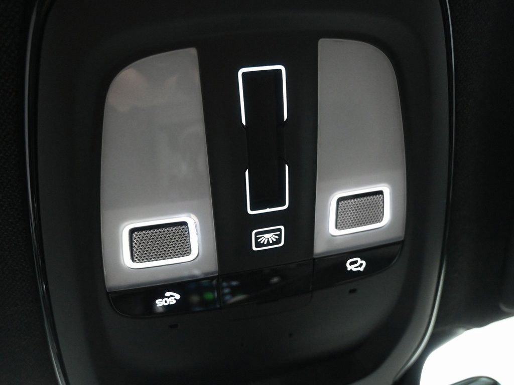 Used 2023 Volvo XC40 Recharge Ultimate w/ Protection Package Premier image 15