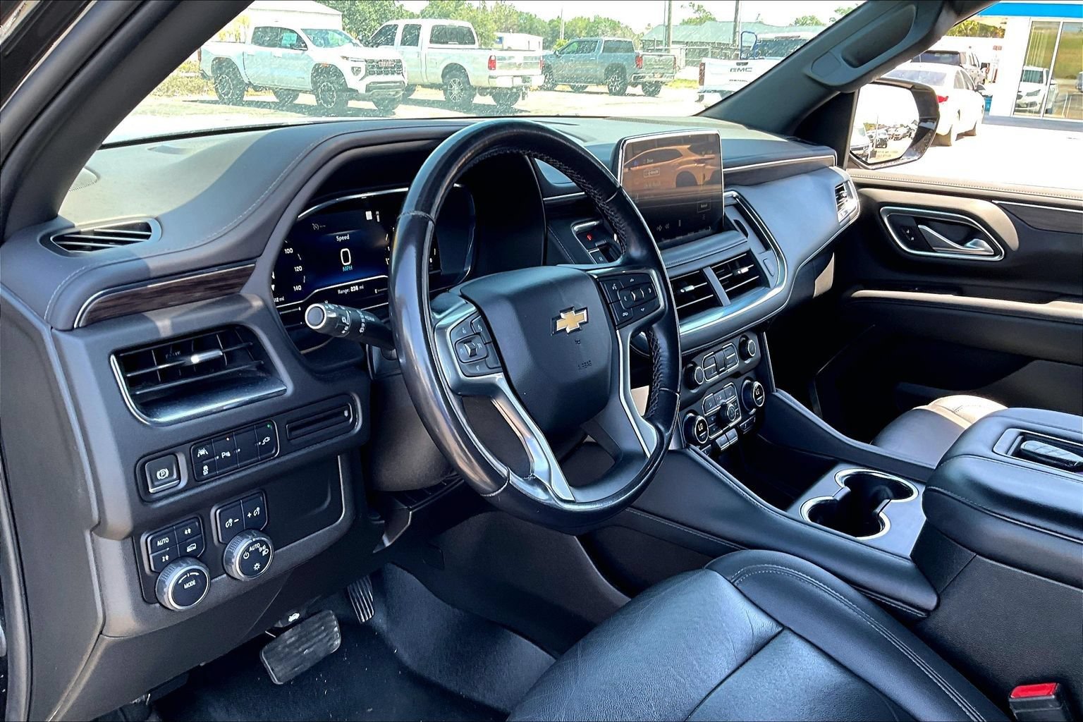 Used 2022 Chevrolet Suburban LT AWD/4WD image 12