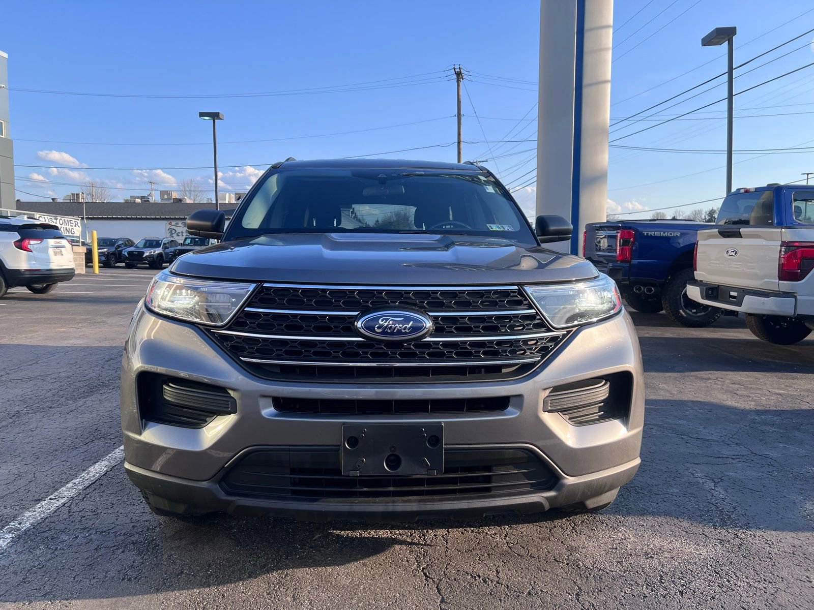 Used 2022 Ford Explorer XLT AWD/4WD image 2