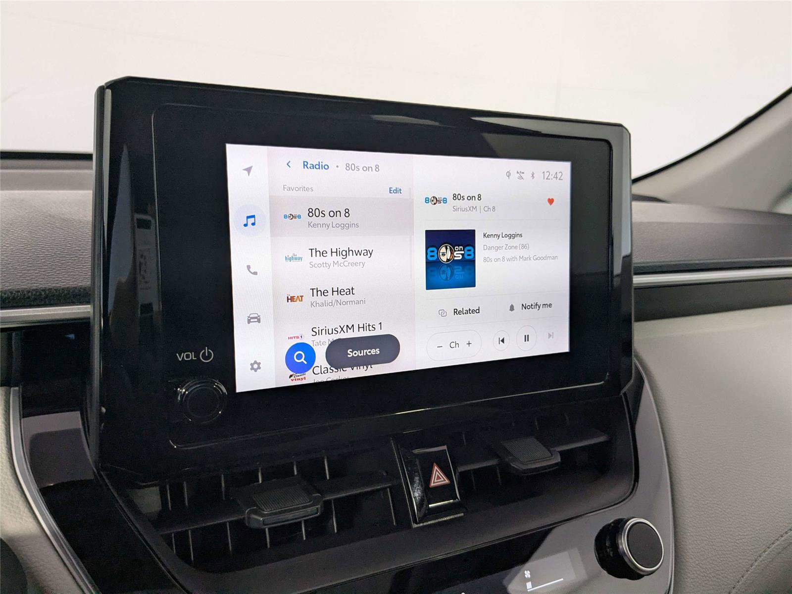 Certified 2024 Toyota Corolla Cross LE w/ Moonroof Package image 30